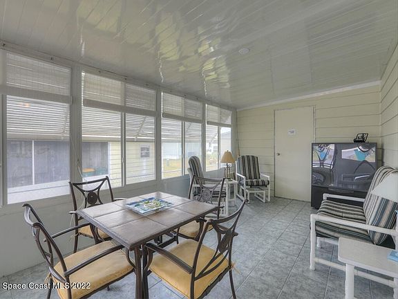 3rd image of 923 Jacaranda Dr
