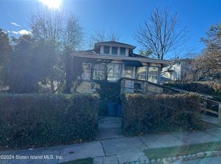 14 Longview Rd, Staten Island, NY 10304