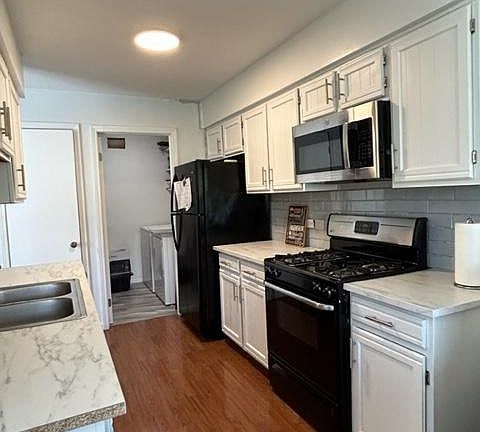 3rd image of 21 Tanwood Ct