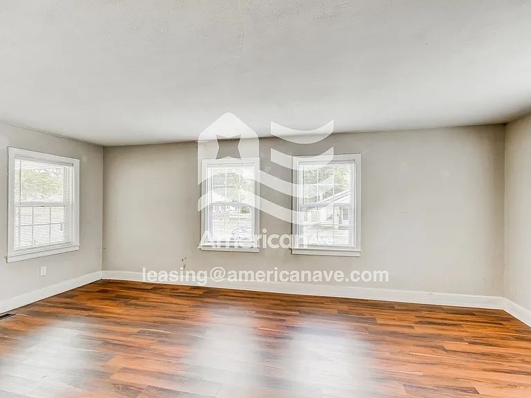 931636_005_wm_-_living_room_13230389.jpg