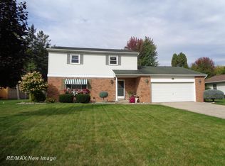 3185 Columbine Dr, Saginaw, MI 48603
