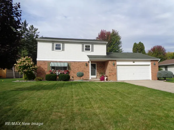 3185 Columbine Dr, Saginaw, MI 48603