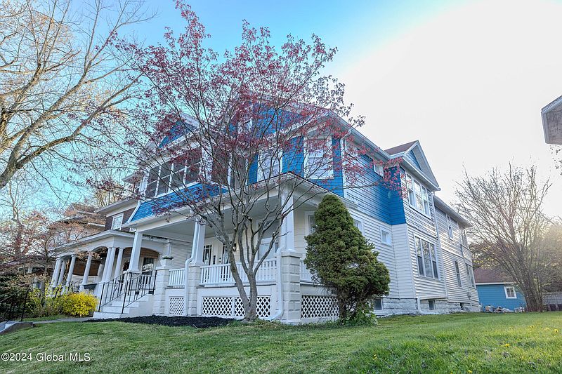 3rd image of 1327 Glenwood Boulevard
