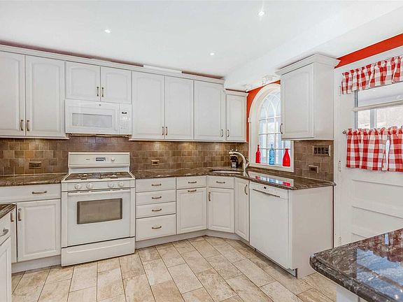 4th image of 70 Birchbrook Dr