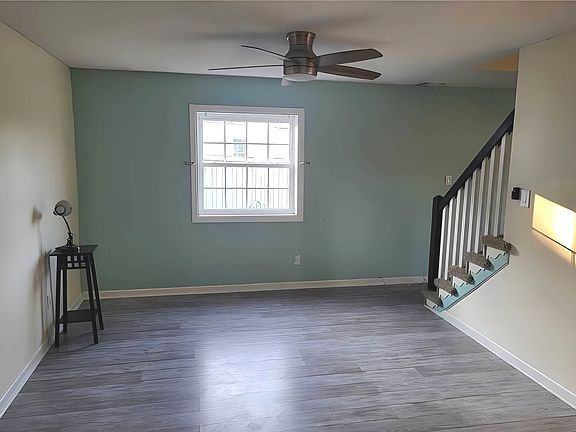 2nd image of 981 Barrington Ct