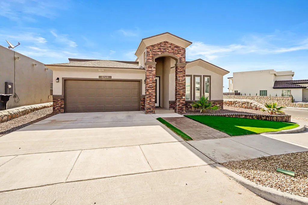 4 bed, 2.5 bath, 1919 sqft, $2,200 — Photo 2