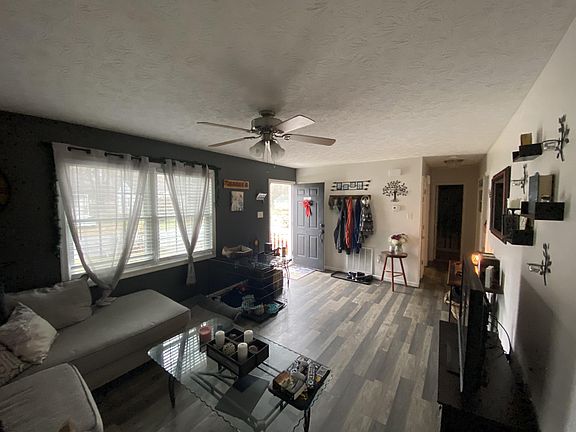 4th image of 224 S Fern Ave
