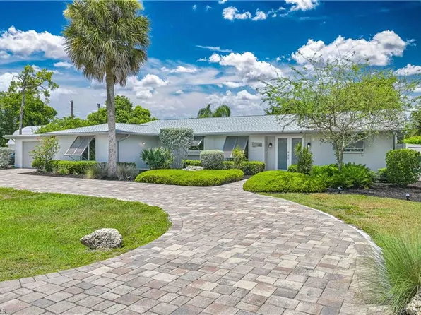 8719 Crest LN, FORT MYERS, FL 33907
