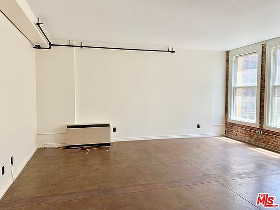 4th image of 215 W 7th St APT 607