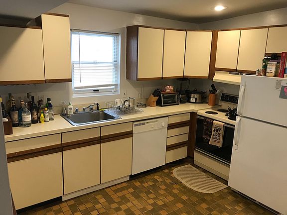 5th image of 2124 South St #3