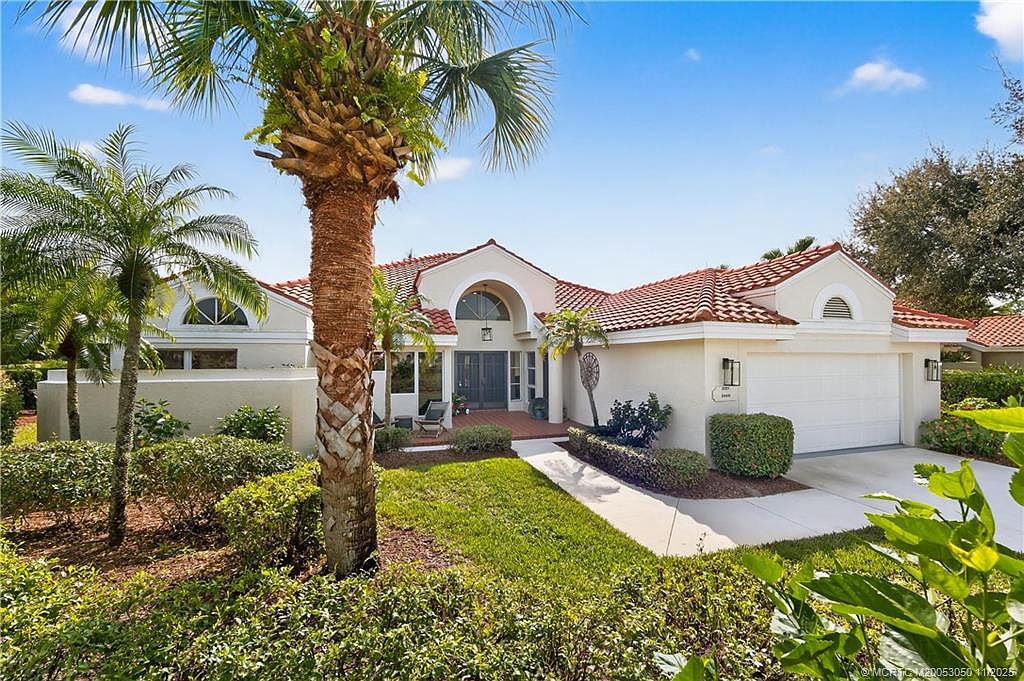 2001 NW Laurel Oak Ln