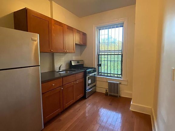 4th image of 673 Sterling Pl #3B