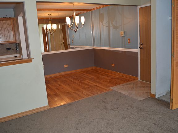 2nd image of 860 N Lakeside Dr APT 2B