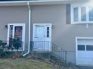 15 Meeting House Ln, Millbury, MA 01527
