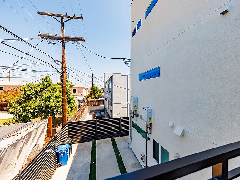 3015 Alsace Ave — Photo 44