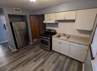 811 S 19th Ave APT 1E, Maywood, IL 60153