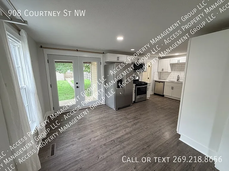 908 Courtney St NW — Photo 6