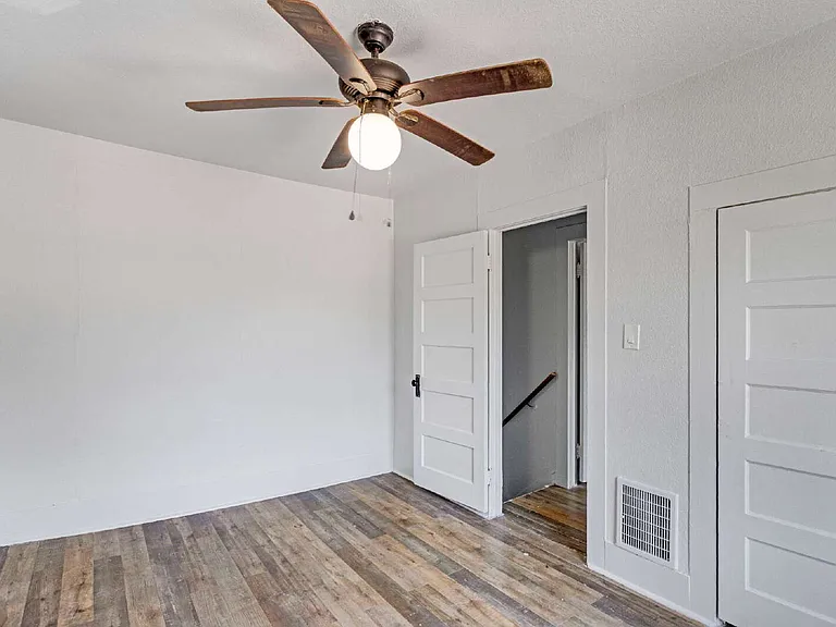 917 W Crawford St — Photo 5