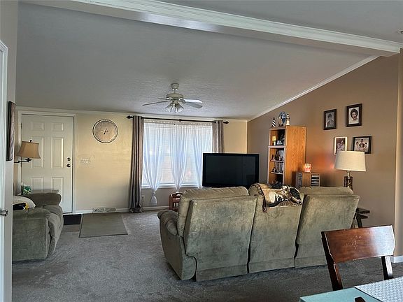 3rd image of 150 Honeybrook Cir E