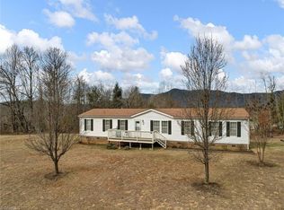 109 Mallard Pond Ln, Mount Airy, NC 27030