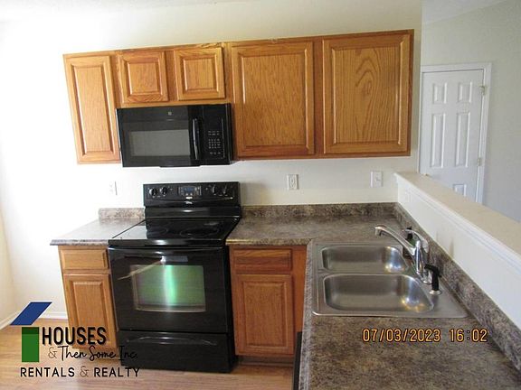 3rd image of 102 White Willow Ct
