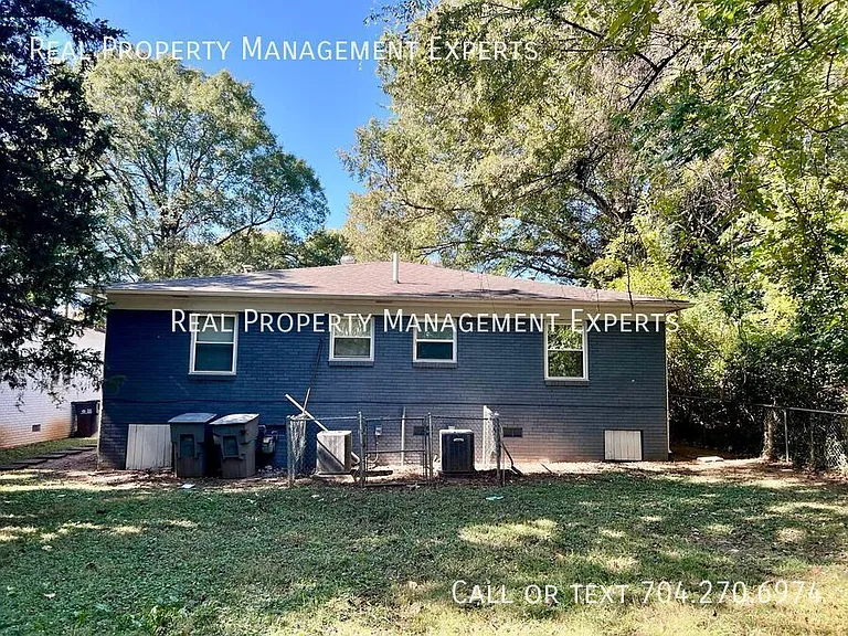 2501 Eastway Dr — Photo 12