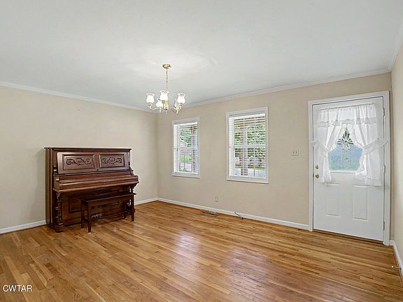 2nd image of 951 Meadow St
