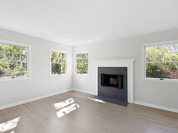 2nd image of 28 Crescent St