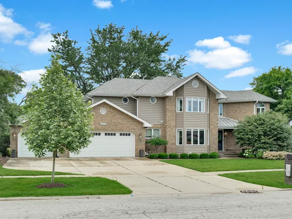 3901 White Eagle Dr W, Naperville, IL 60564