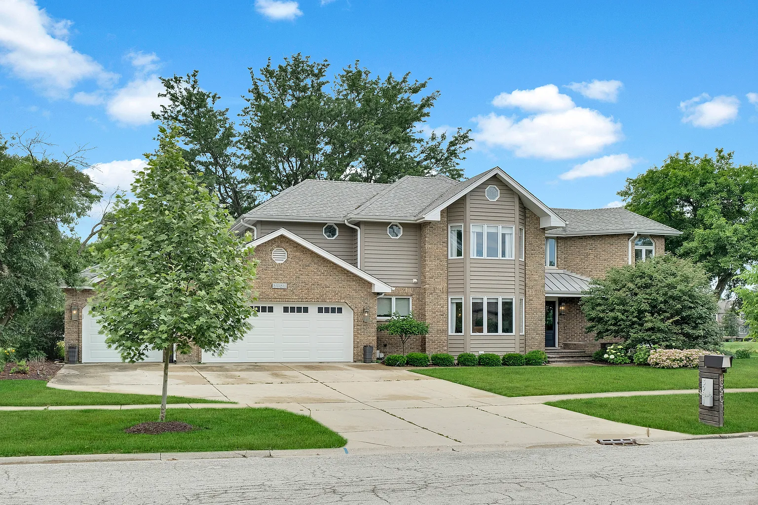 3901 White Eagle Dr W photo 1