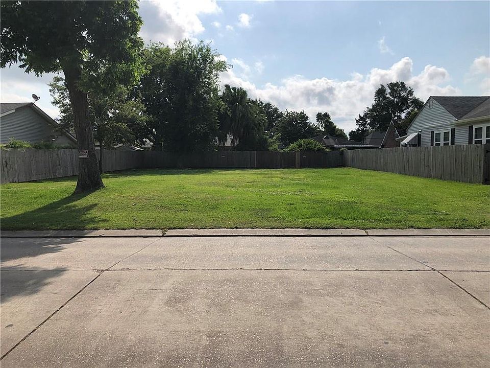 1st image of 411 Oaklawn Dr