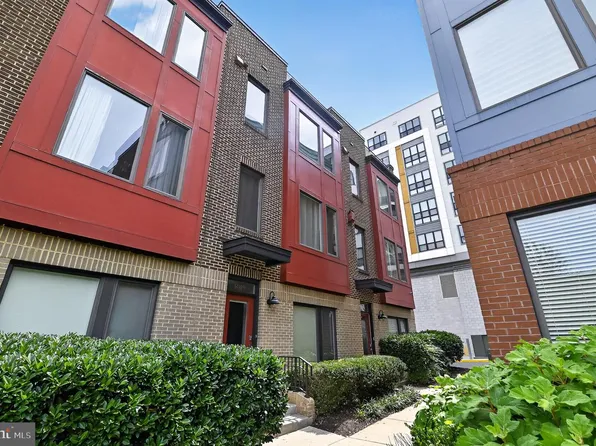 8319 Looking Glass Way, Fairfax, VA 22031