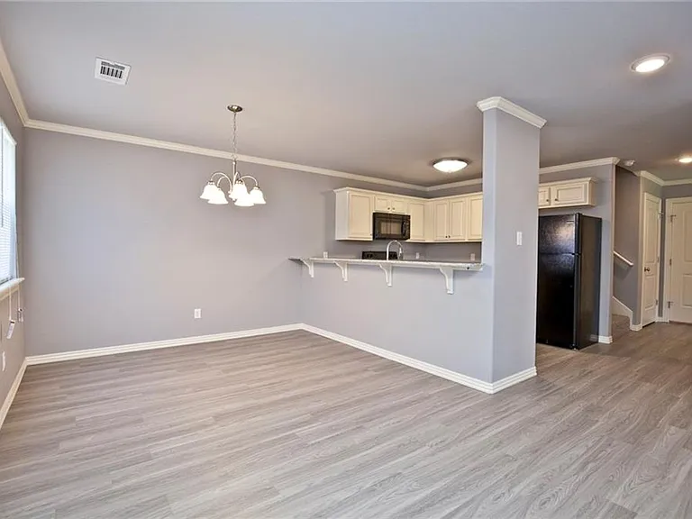 1253 N Rupple Rd — Photo 3