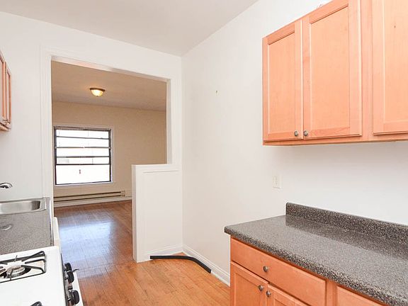 4th image of 817 W Waveland Ave APT 3S