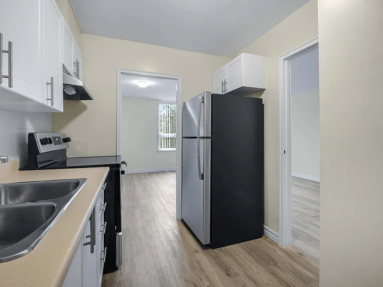 8325 Riverside Dr E — Photo 12