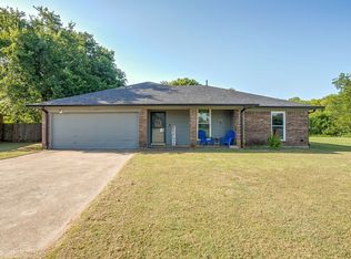 1225 Sandstone Dr, Cleburne, TX 76033