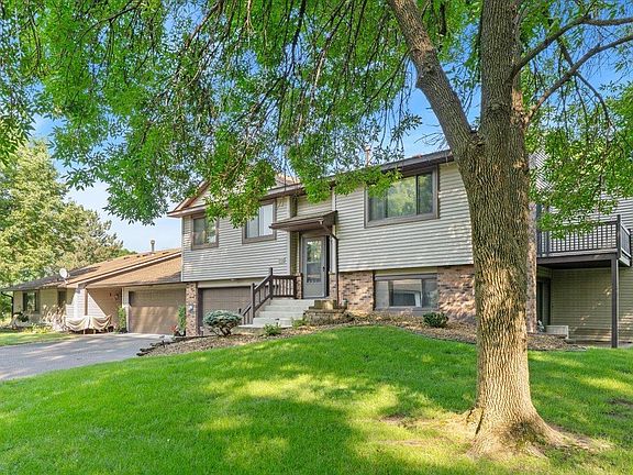 4th image of 566 Donegal Cir