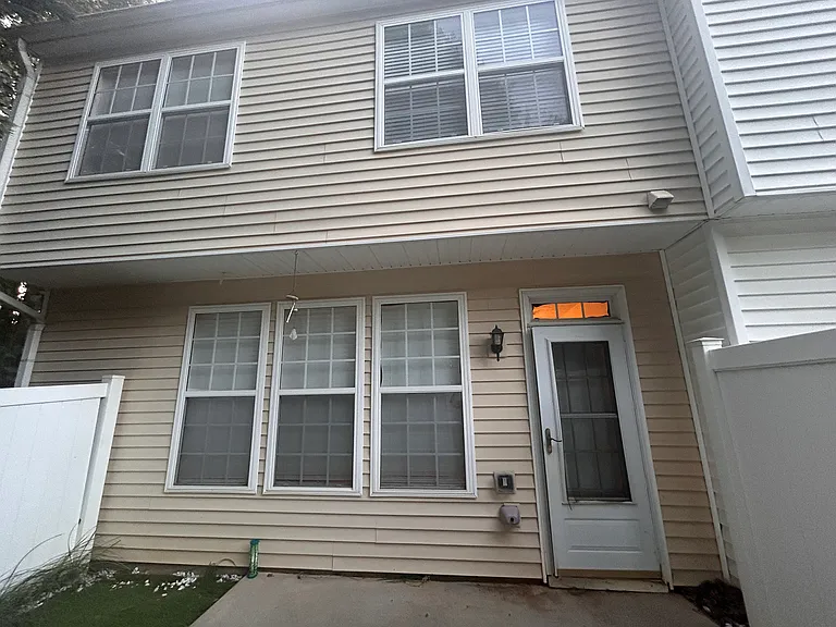 1501 Paramount Ln — Photo 12