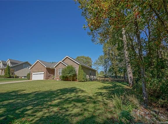 4th image of 3505 Cambridge Pl