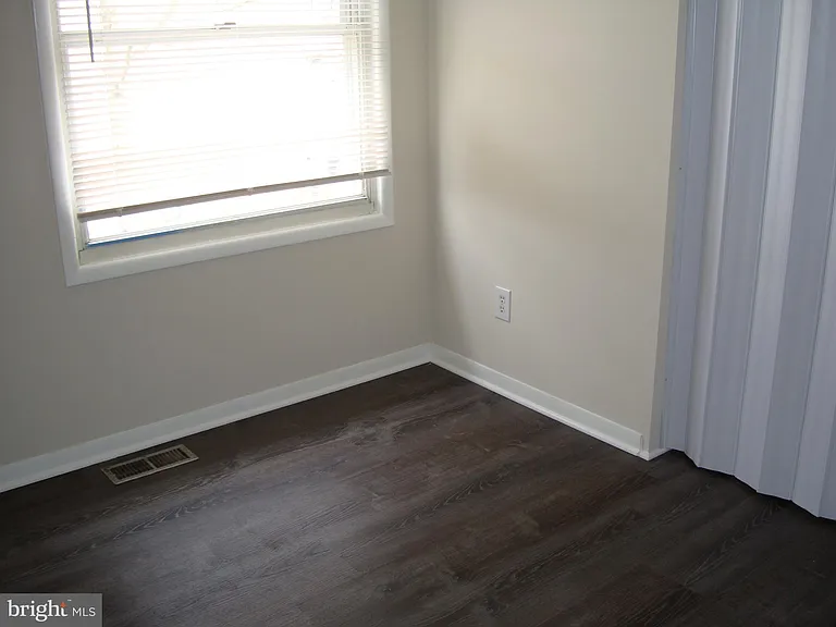 204 Cameron St — Photo 23