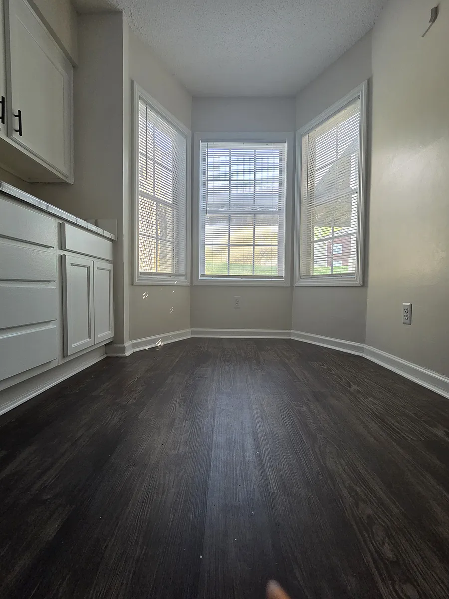 Building Photo - 6043 Green Forest Dr