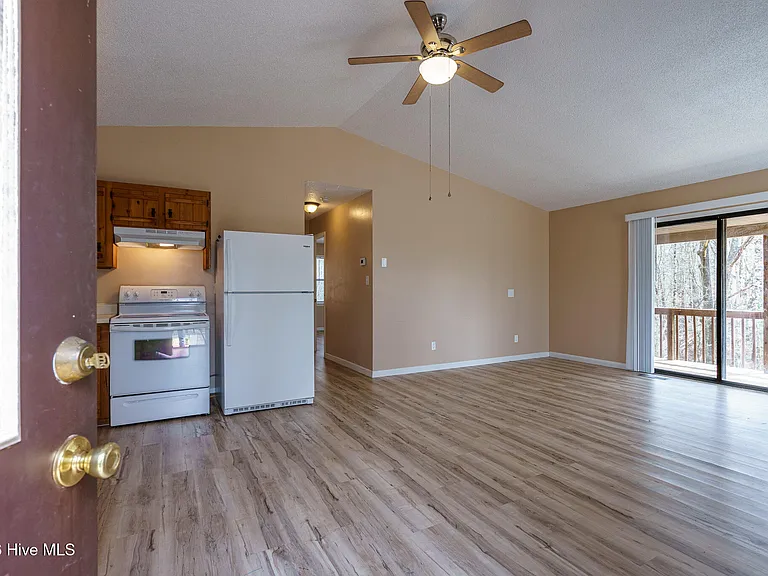 70 Beaver Ridge Trl — Photo 4