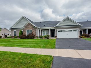 1068 Creek Field Dr, Webster, NY 14580