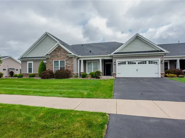 1068 Creek Field Dr, Webster, NY 14580