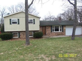 6709 Normandy Dr, Spring Grove, IL 60081