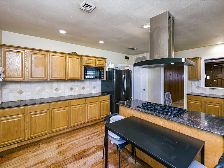 3836 Maryland Ave — Photo 10