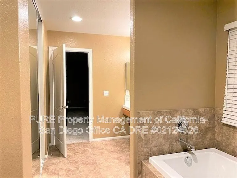 1073 Princess Kyra Pl — Photo 7