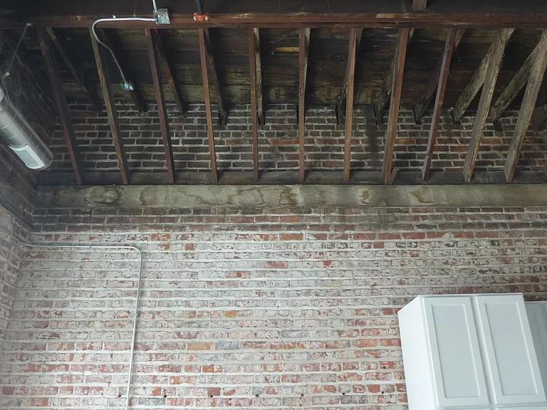 2523 Farnam St — Photo 22