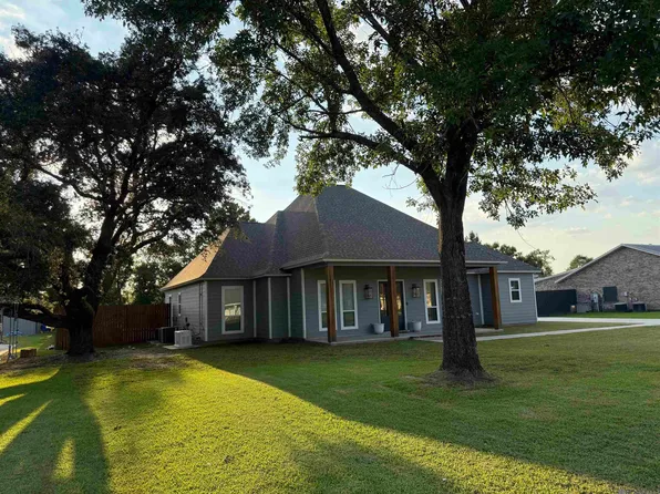 20260 Sallie Dr, Plaquemine, LA 70764