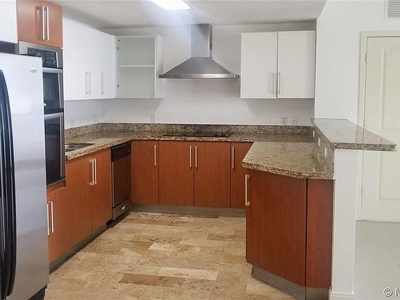 2nd image of 170 SE 14th St APT 2804